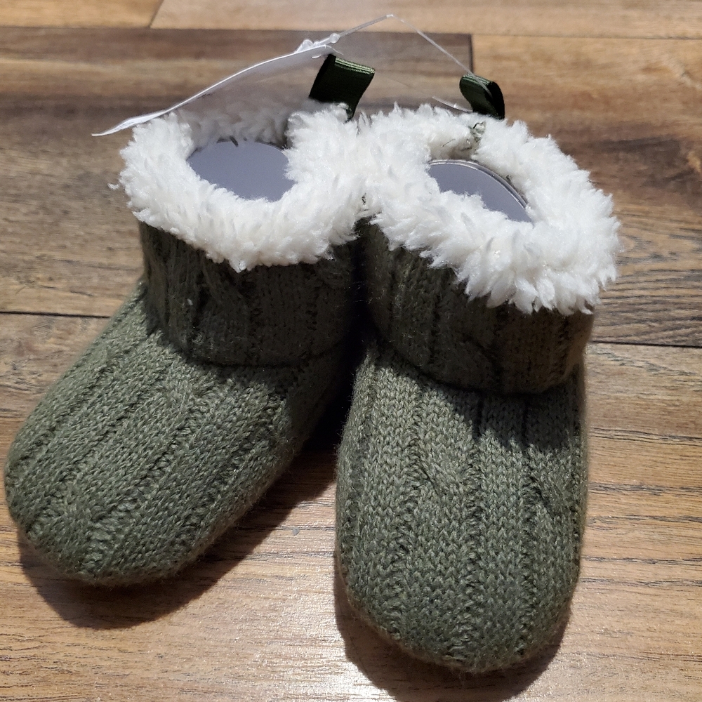 NWT Gap Baby CashSoft Cozy Sweater Booties 3-6 Months (Walden Green)